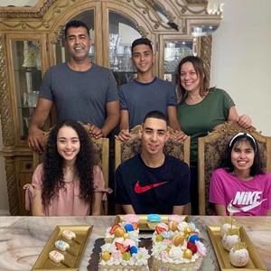 Meet your Posher, Manar